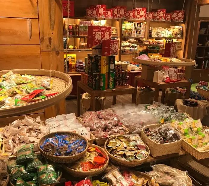 如何通过零食小铺零售加盟实现财富自由